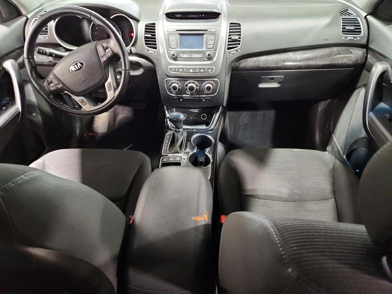 Photo 8 from auction – 2015 KIA SORENTO LX with VIN 5XYKTDA78FG583665