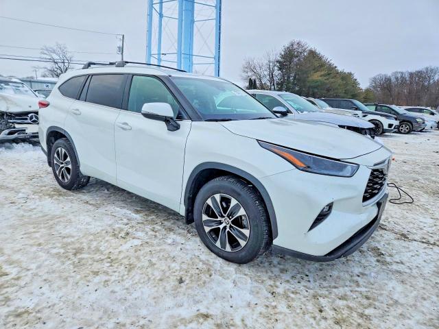 Photo 4 from auction – 2023 TOYOTA HIGHLANDER with VIN 5TDKDRBH9PS520225