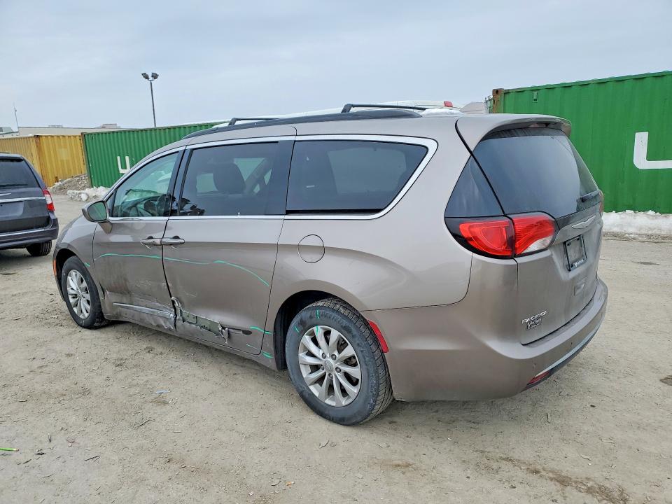 Photo 2 from auction – 2017 CHRYSLER PACIFICA with VIN 2C4RC1BG9HR621219