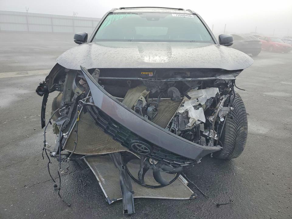 Photo 5 from auction – 2022 TOYOTA HIGHLANDER with VIN 5TDJZRBH4NS203138