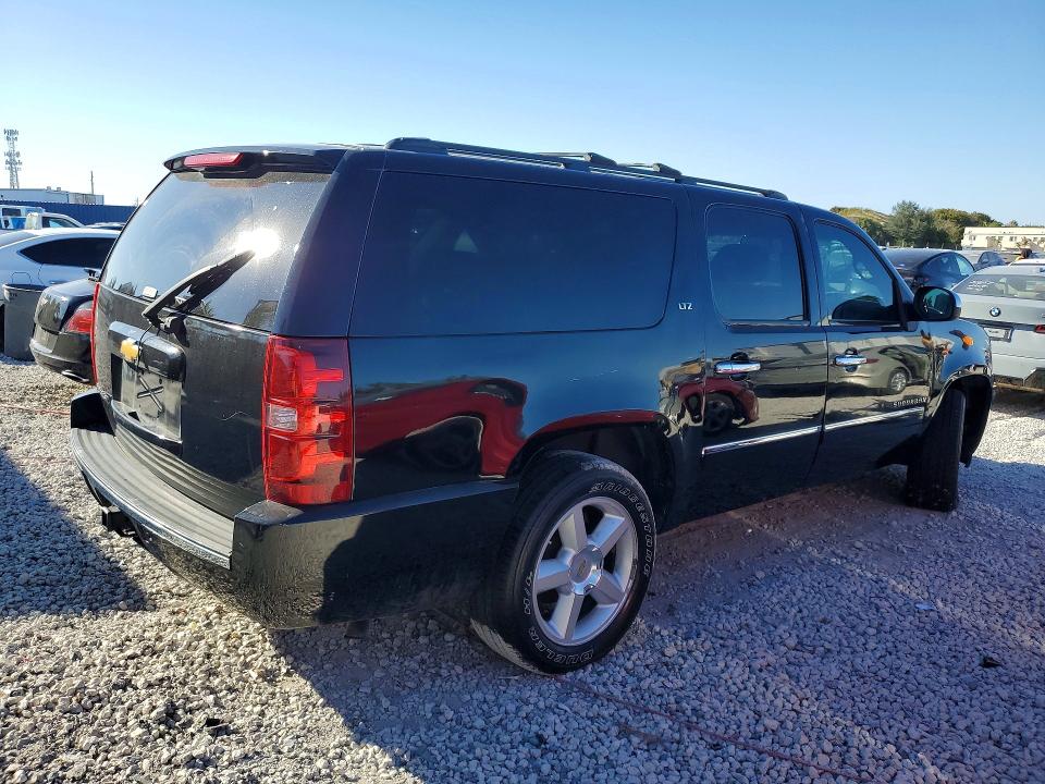 Photo 3 from auction – 2013 CHEVROLET SUBURBAN with VIN 1GNSKKE71DR255222