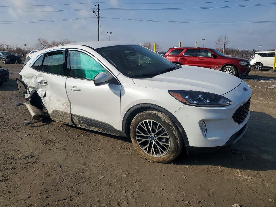 Photo 4 from auction – 2022 FORD ESCAPE with VIN 1FMCU0KZ3NUB05012