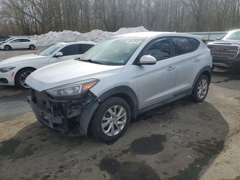 HYUNDAI TUCSON SE 2019 with VIN KM8J23A42KU061987 - Photo from auction
