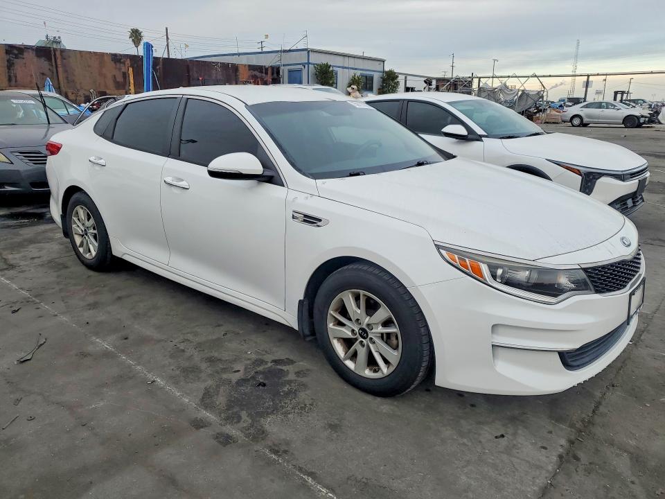 Photo 4 from auction – 2016 KIA OPTIMA with VIN 5XXGT4L38GG058143