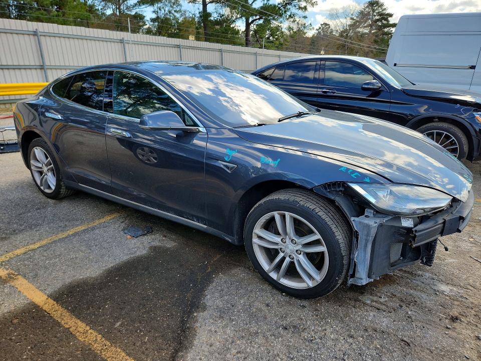 Photo 4 from auction – 2015 TESLA MODEL S with VIN 5YJSA1E10FF116595