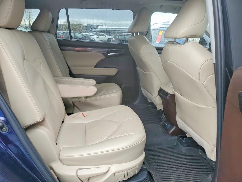 Photo 11 from auction – 2022 TOYOTA HIGHLANDER with VIN 5TDXBRCH4NS548019