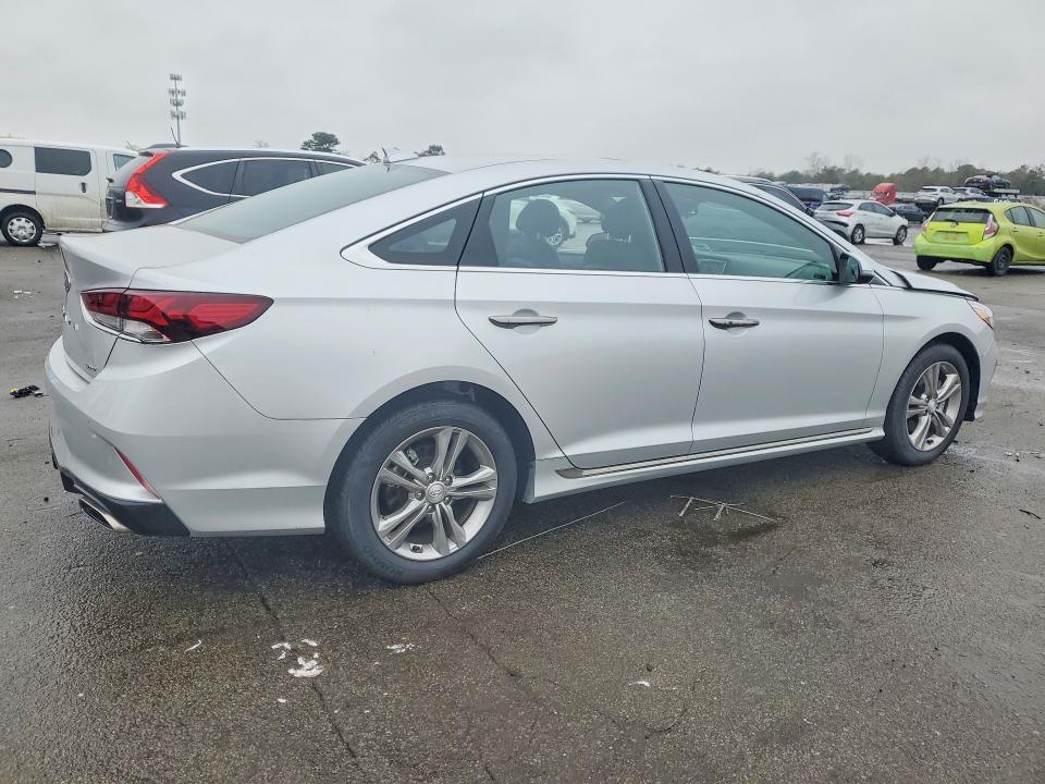 Photo 3 from auction – 2018 HYUNDAI SONATA with VIN 5NPE34AF9JH723776