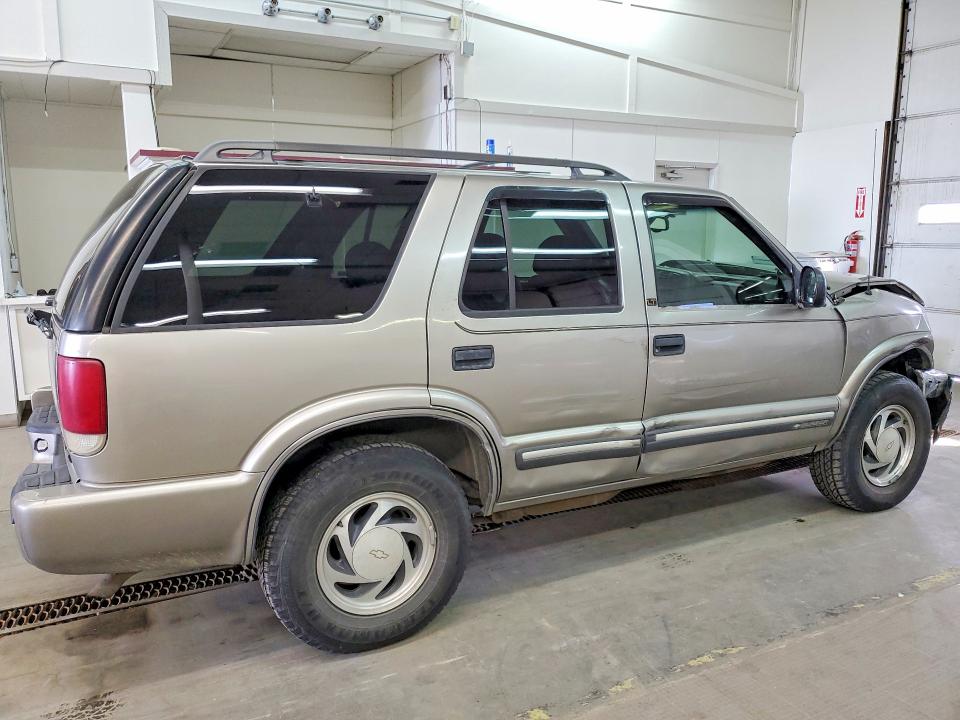 Photo 3 from auction – 2000 CHEVROLET BLAZER with VIN 1GNDT13W0Y2115686