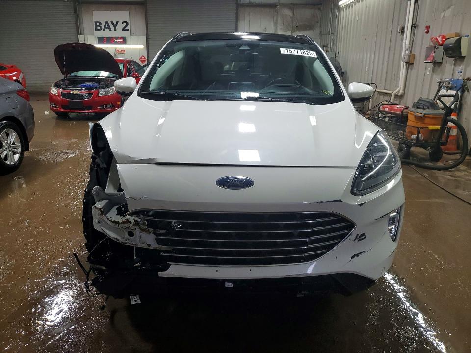 Photo 5 from auction – 2022 FORD ESCAPE with VIN 1FMCU9J99NUB35427