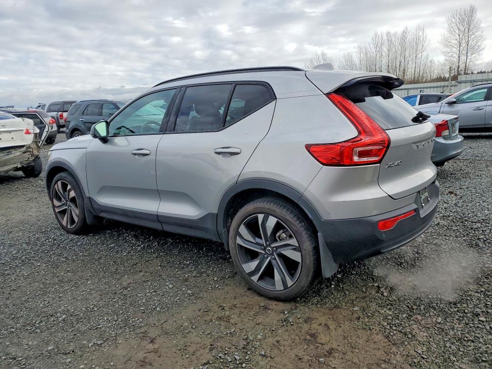 Photo 2 from auction – 2023 VOLVO XC40 with VIN YV4L12UX2P2002969