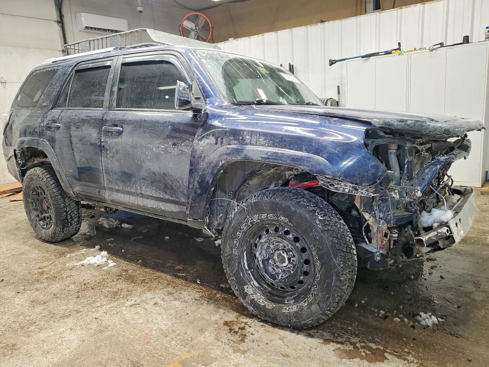 Photo 4 from auction – 2015 TOYOTA 4RUNNER with VIN JTEBU5JR0F5203517