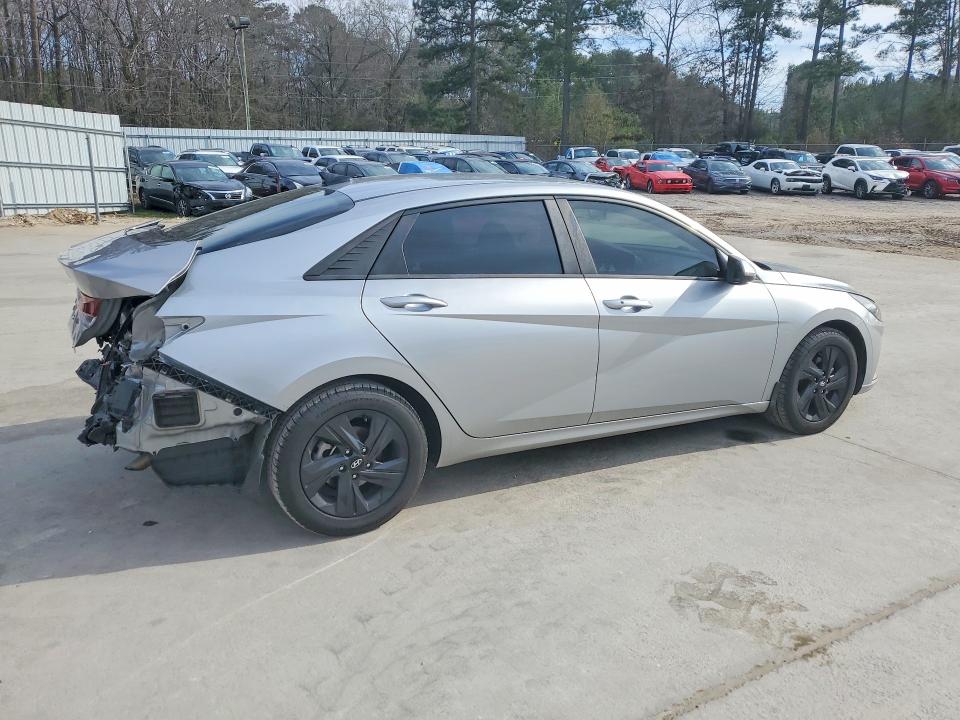 Photo 3 from auction – 2023 HYUNDAI ELANTRA with VIN 5NPLM4AG2PH095730