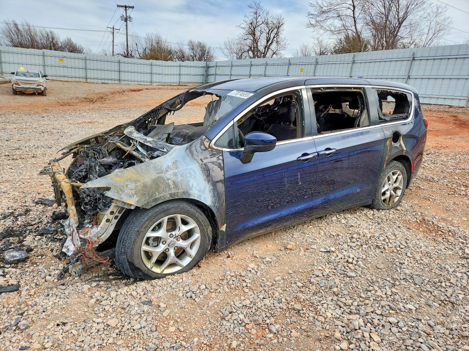 CHRYSLER PACIFICA 2017 with VIN 2C4RC1BGXHR803317 - Photo from auction