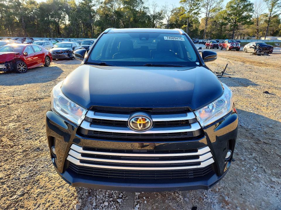 Photo 5 from auction – 2018 TOYOTA HIGHLANDER with VIN 5TDKZRFH5JS550082