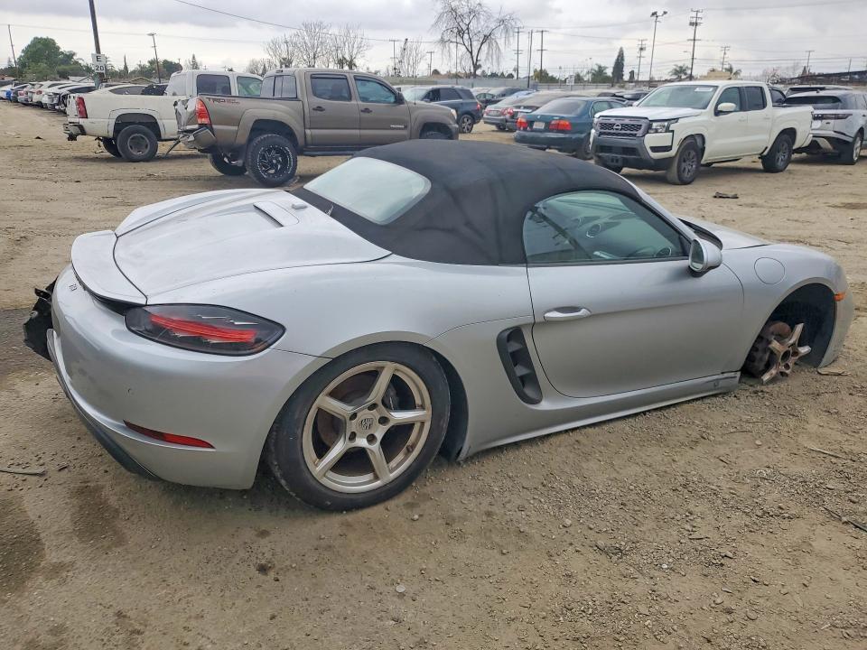Photo 3 from auction – 2017 PORSCHE BOXSTER with VIN WP0CA2A80HS220216