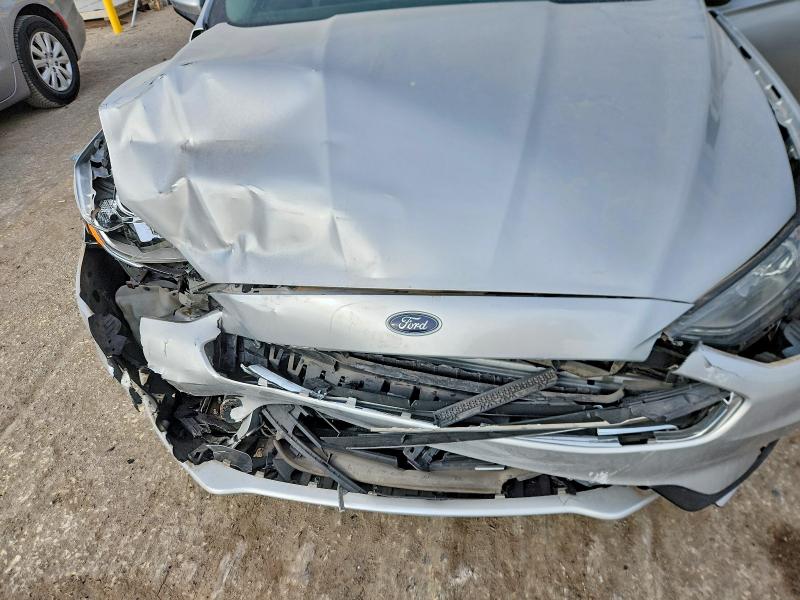 Photo 11 from auction – 2019 FORD FUSION with VIN 3FA6P0LU7KR167467
