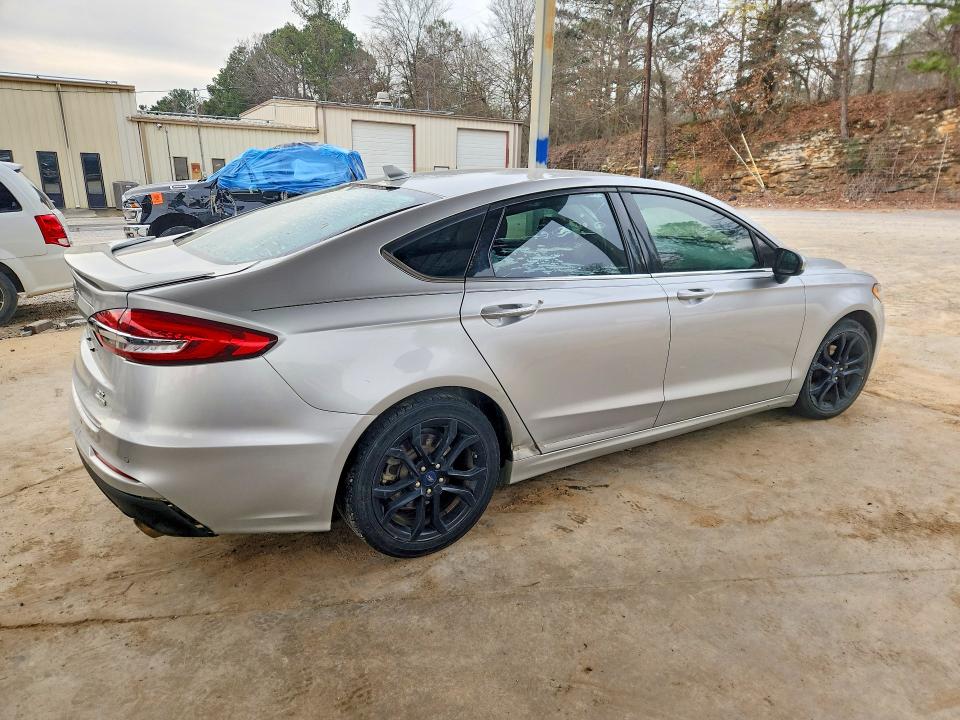 Photo 3 from auction – 2019 FORD FUSION with VIN 3FA6P0HDXKR162448