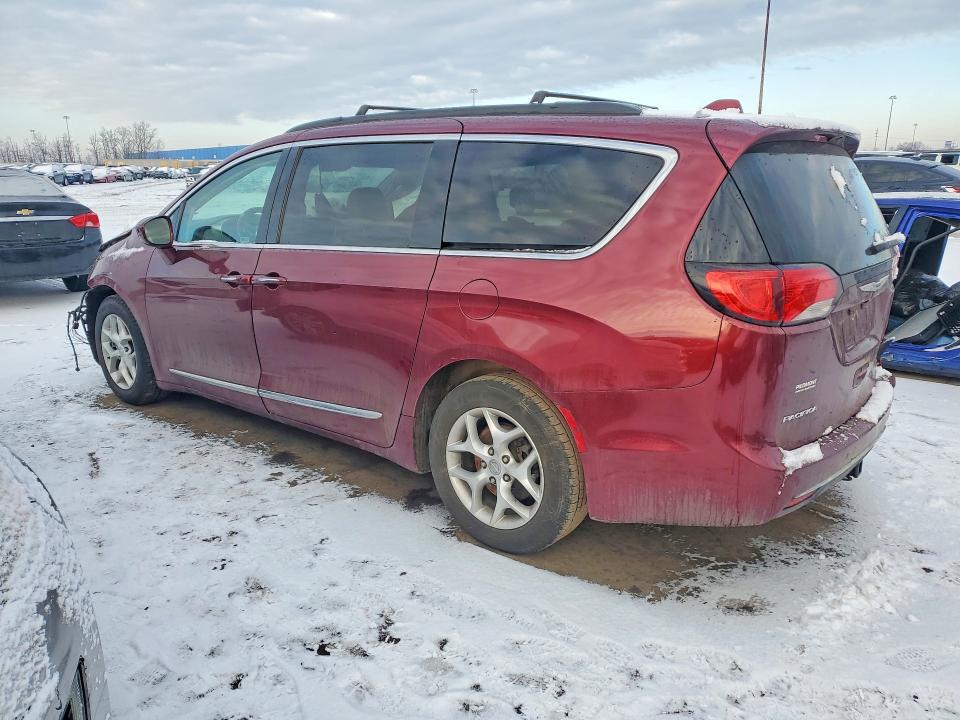Photo 2 from auction – 2017 CHRYSLER PACIFICA with VIN 2C4RC1BG6HR592505