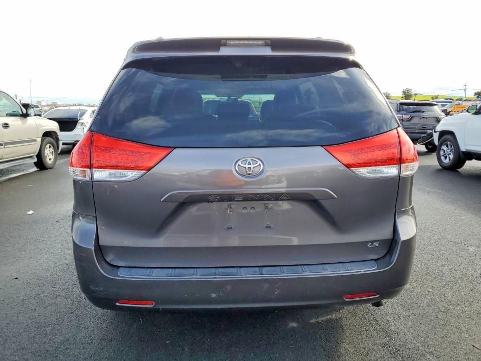 Photo 6 from auction – 2012 TOYOTA SIENNA with VIN 5TDKK3DC4CS196129