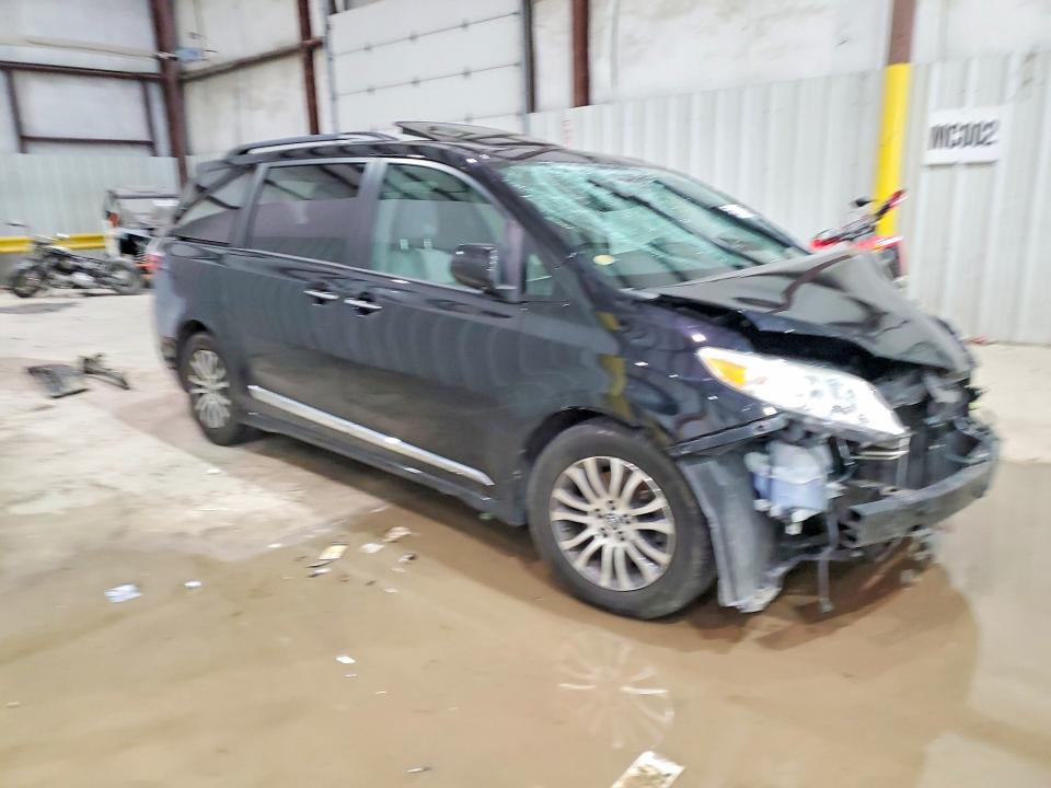 Photo 4 from auction – 2018 TOYOTA SIENNA with VIN 5TDYZ3DC7JS923654