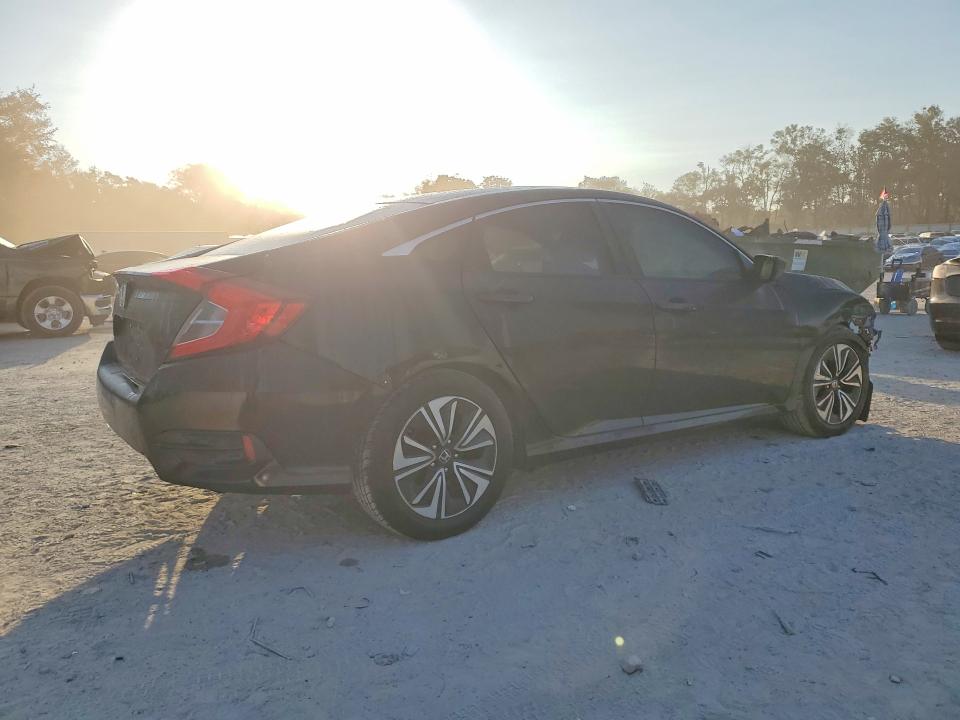 Photo 3 from auction – 2017 HONDA CIVIC with VIN 19XFC2F51HE007204