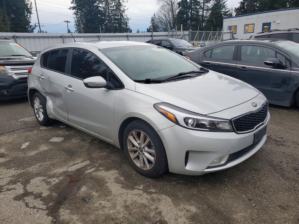 Photo 4 from auction – 2017 KIA FORTE5 with VIN KNAFK5A87H5671442