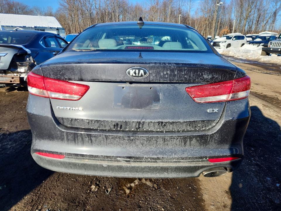 Photo 6 from auction – 2017 KIA OPTIMA with VIN 5XXGU4L38HG138752
