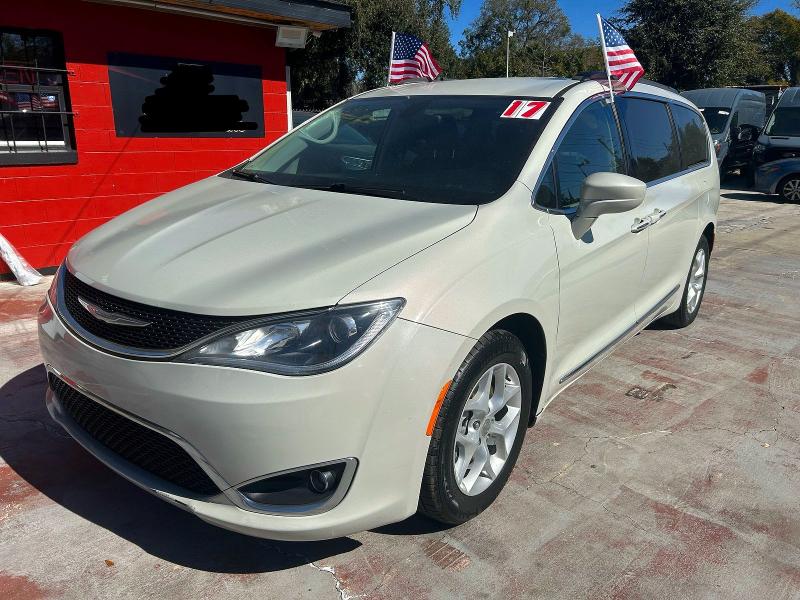 Photo 2 from auction – 2017 CHRYSLER PACIFICA with VIN 2C4RC1BG5HR676301