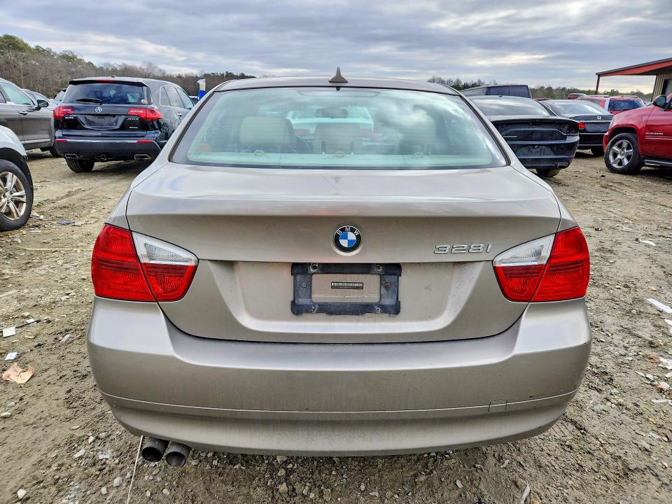 Photo 6 from auction – 2007 BMW 328 with VIN WBAVA37567NL14879