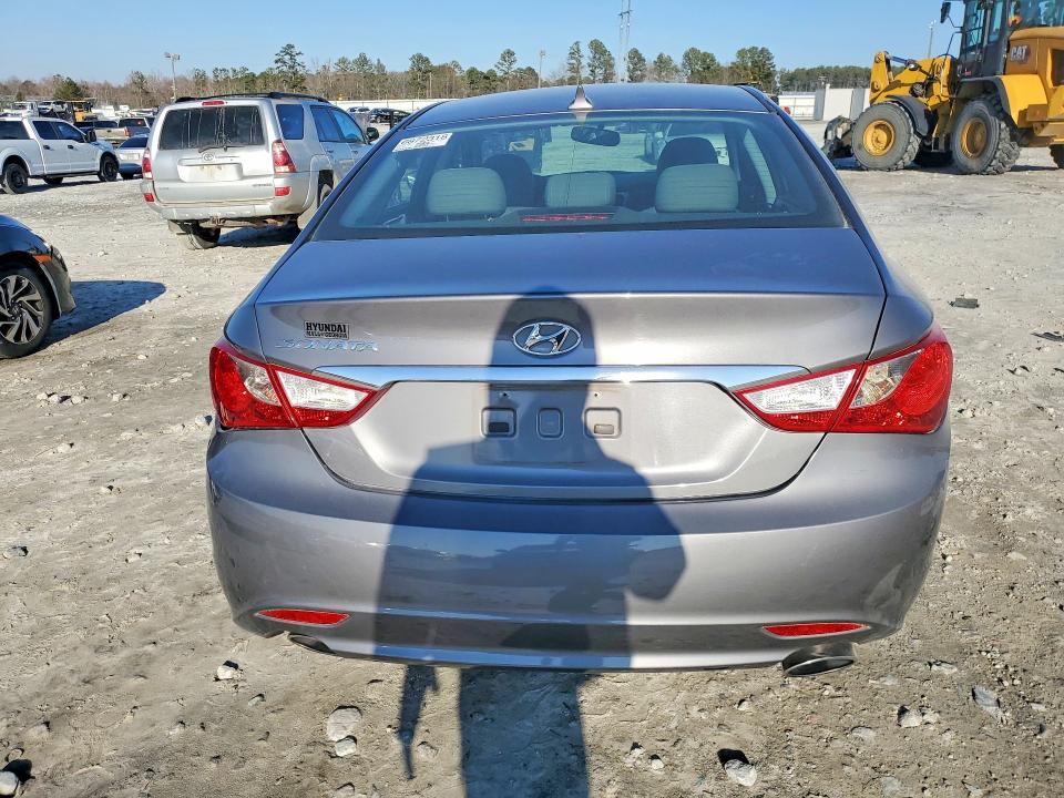 Photo 6 from auction – 2011 HYUNDAI SONATA SE with VIN 5NPEC4AC6BH192012