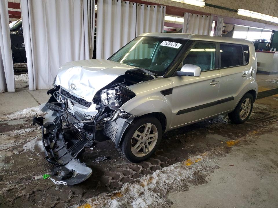 KIA SOUL 2011 with VIN KNDJT2A20B7310375 - Photo from auction