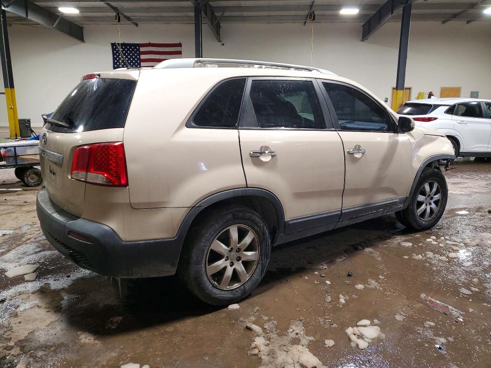 Photo 3 from auction – 2011 KIA SORENTO with VIN 5XYKT4A17BG106490