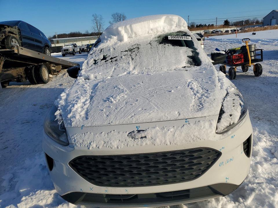 Photo 5 from auction – 2022 FORD ESCAPE S with VIN 1FMCU9F66NUA84533