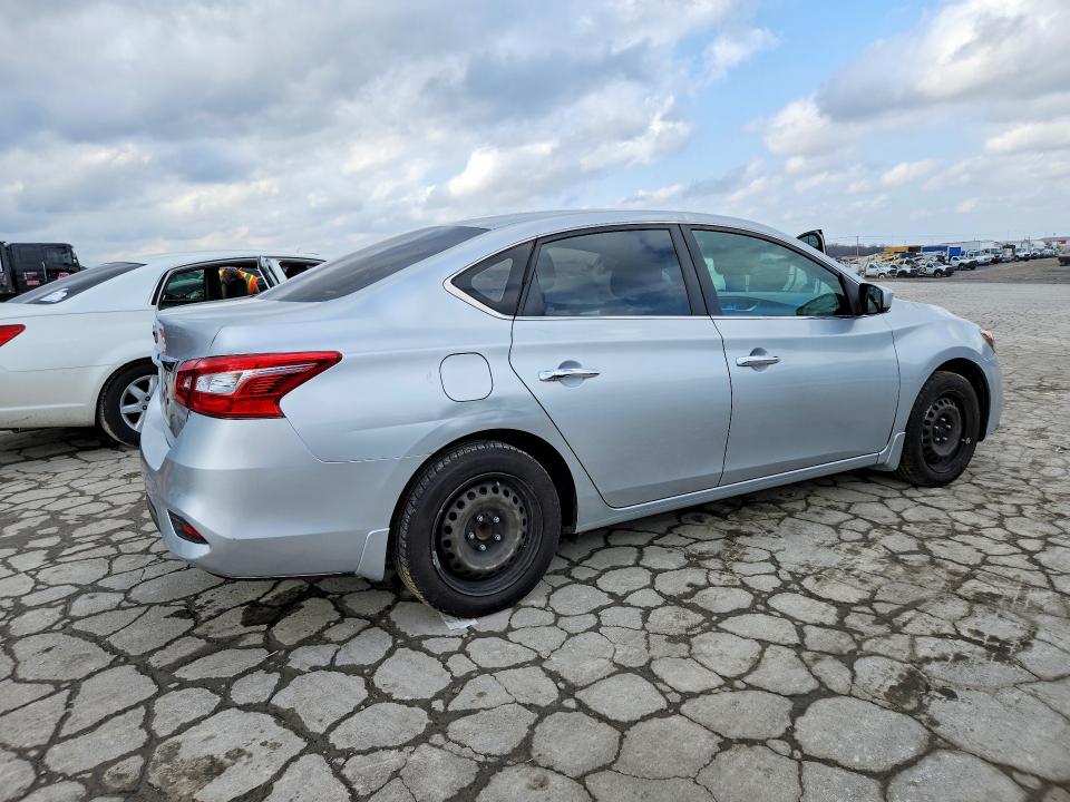 Photo 3 from auction – 2016 NISSAN SENTRA with VIN 3N1AB7AP2GY323052