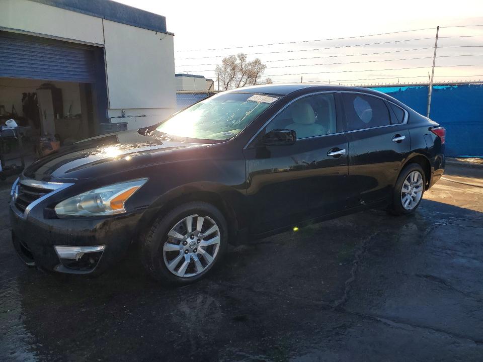 NISS ALTIMA 2015 with VIN 1N4AL3AP8FN359834 - Photo from auction