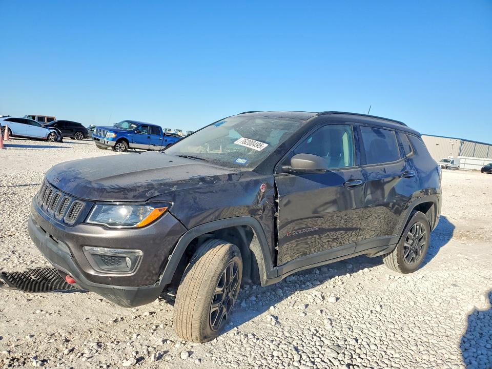 JEEP COMPASS 2019 with VIN 3C4NJDDB4KT617820 - Photo from auction