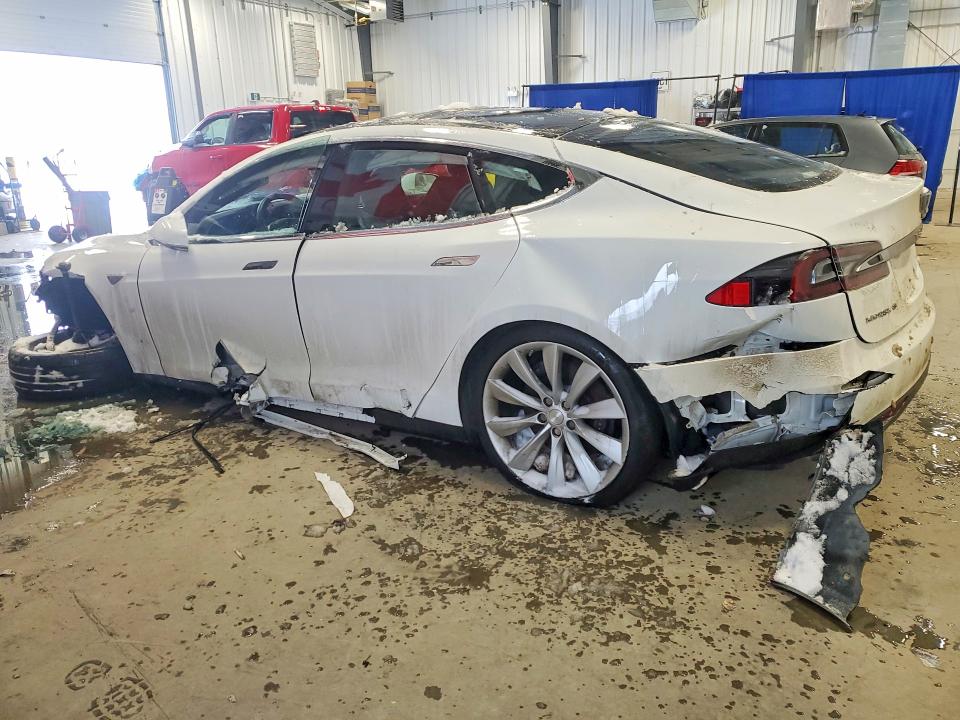 Photo 2 from auction – 2015 TESLA MODEL S with VIN 5YJSA1E21FF109390