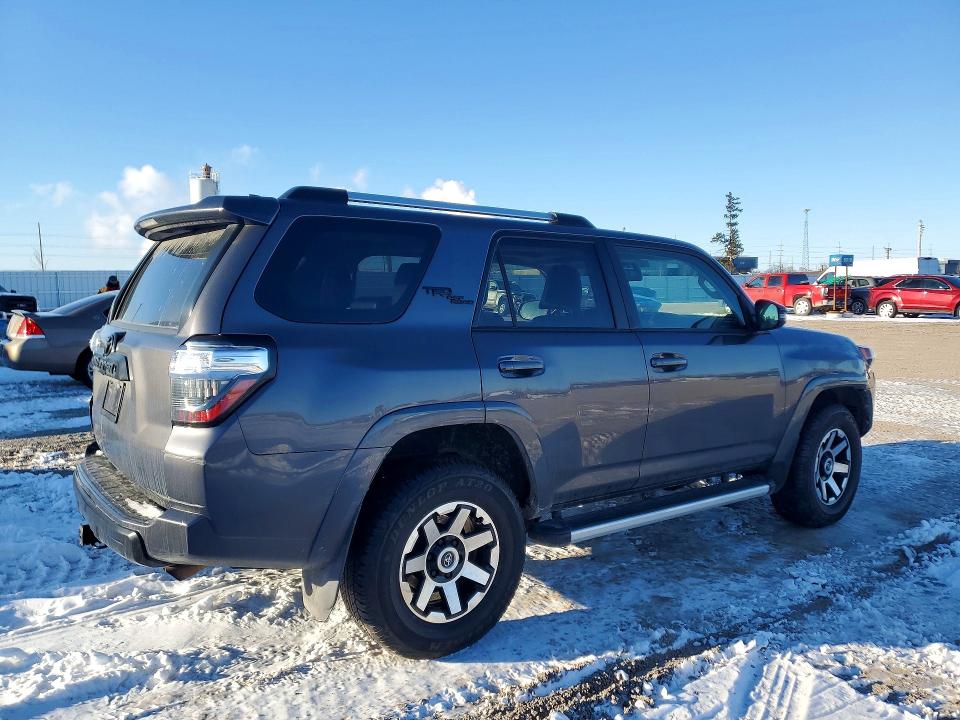 Photo 3 from auction – 2018 TOYOTA 4RUNNER with VIN JTEBU5JR6J5498101