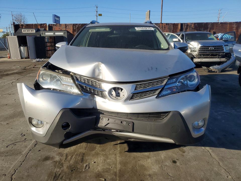 Photo 5 from auction – 2015 TOYOTA RAV4 XLE with VIN JTMWFREV4FJ037461