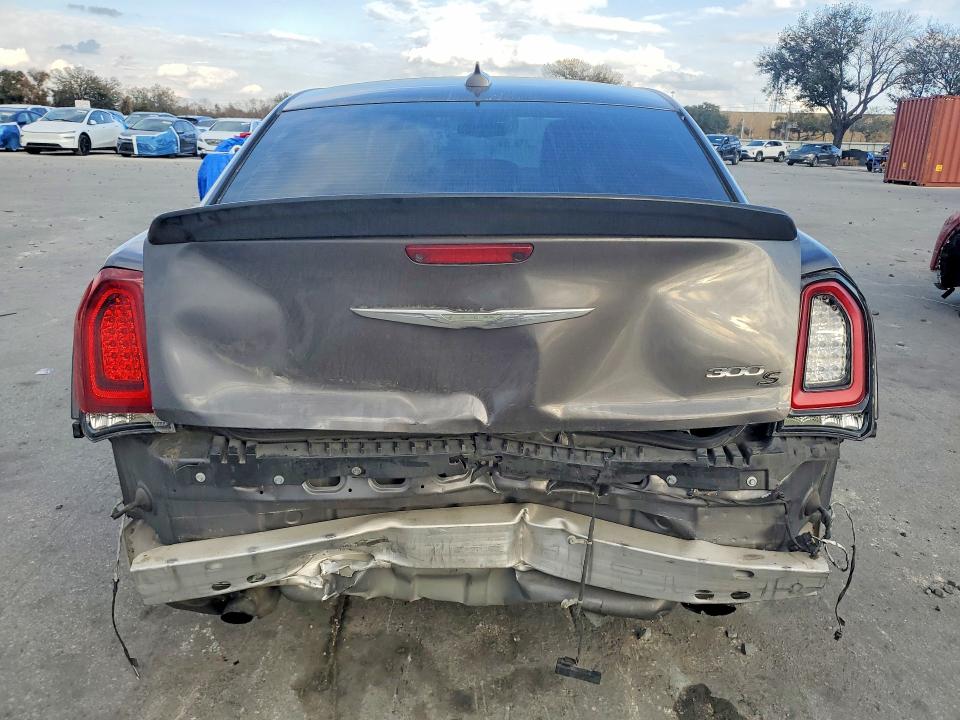 Photo 6 from auction – 2019 CHRYSLER 300 S with VIN 2C3CCABG9KH533469