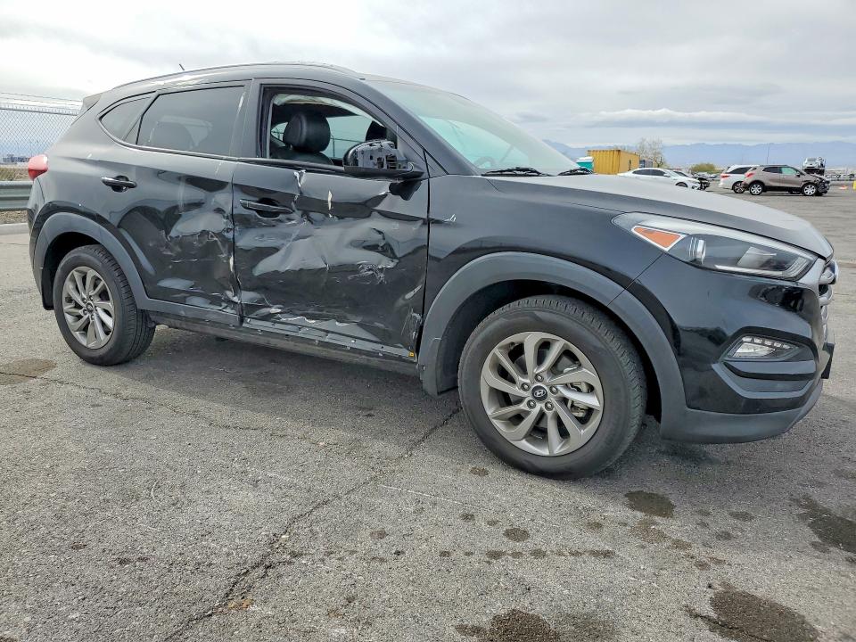 Photo 4 from auction – 2017 HYUNDAI TUCSON with VIN KM8J33A49HU275963
