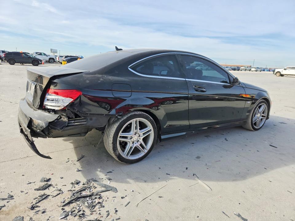 Photo 3 from auction – 2012 MERCEDES-BENZ C with VIN WDDGJ4HB7CF778375