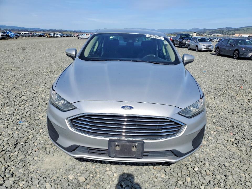Photo 5 from auction – 2019 FORD FUSION with VIN 3FA6P0LU1KR261702