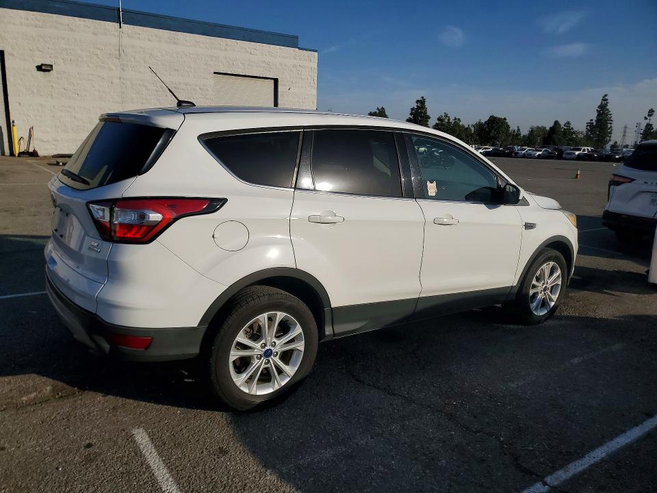 Photo 3 from auction – 2017 FORD ESCAPE with VIN 1FMCU0G9XHUC96800