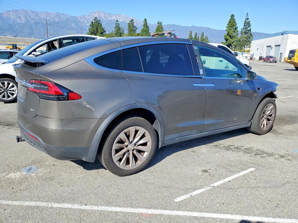 Photo 3 from auction – 2016 TESLA MODEL X with VIN 5YJXCBE29GF030010