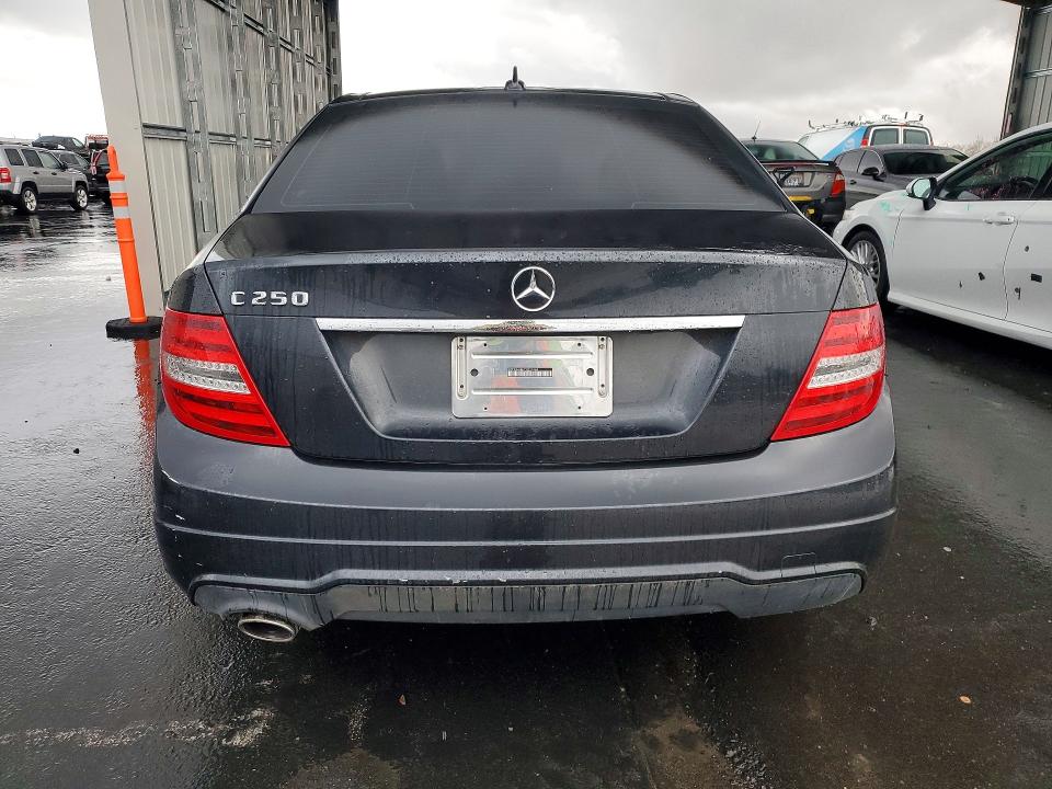 Photo 6 from auction – 2012 MERCEDES-BENZ C with VIN WDDGF4HB7CR207484