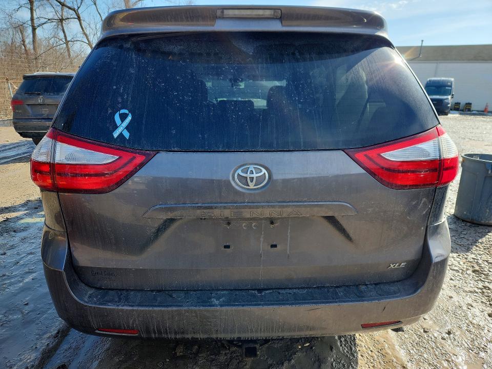 Photo 6 from auction – 2015 TOYOTA SIENNA XLE with VIN 5TDYK3DC5FS585053