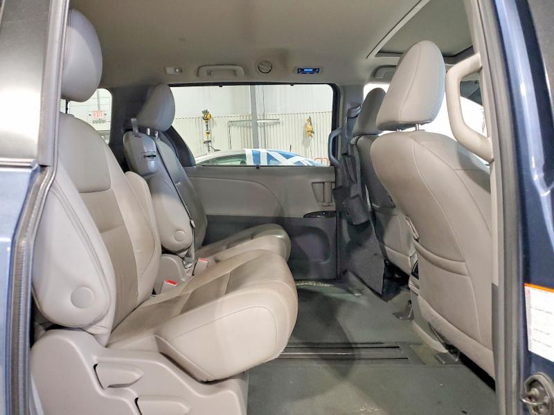 Photo 11 from auction – 2016 TOYOTA SIENNA with VIN 5TDYK3DC8GS750580