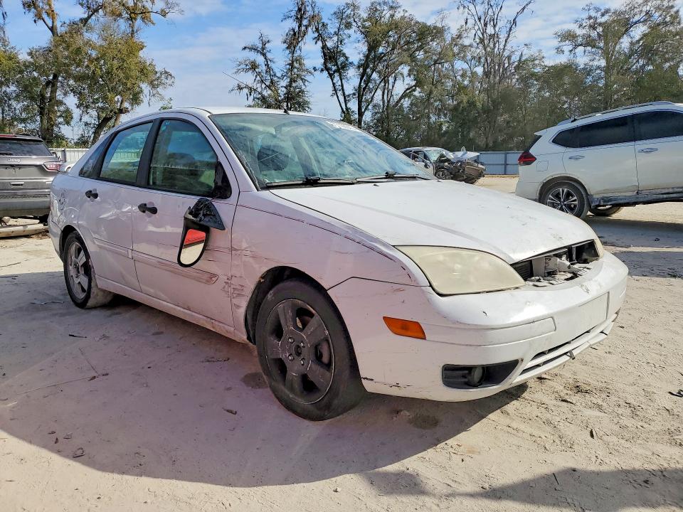 Photo 4 from auction – 2005 FORD FOCUS with VIN 1FAFP34N75W301825