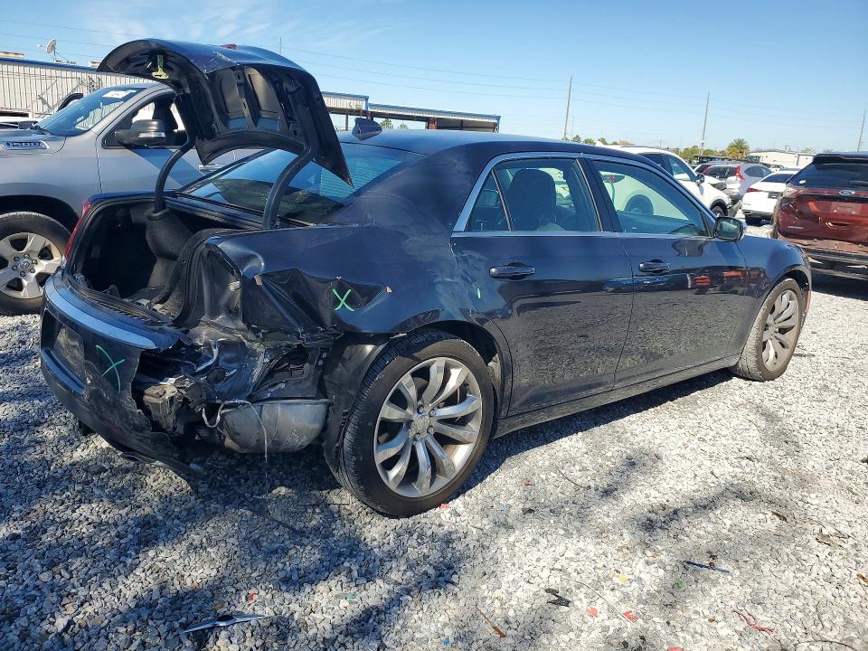 Photo 3 from auction – 2019 CHRYSLER 300 with VIN 2C3CCAAG6KH601373